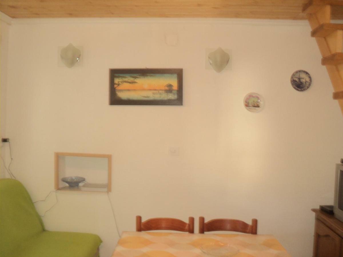 Appartement Studio Apartman Kastel Kambelovac à Kaštela Extérieur photo